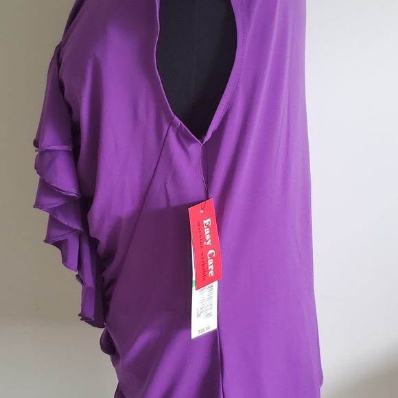 "HOST PICK" Rafella Form & Function Sleevess Top. - Picture 3 of 6